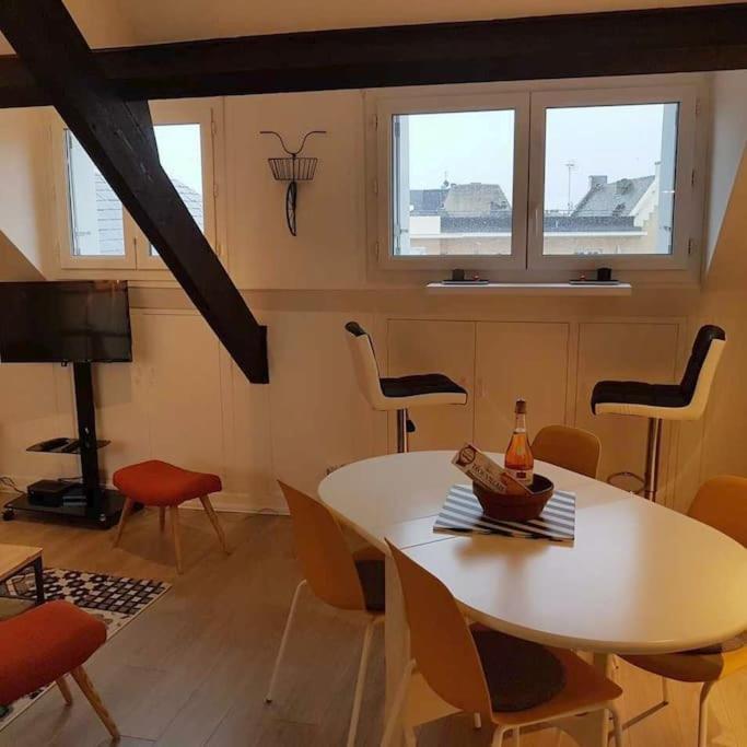 Plein Centre Tres Grand Apartment
